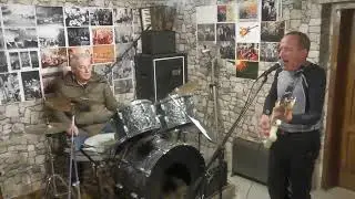 VID 20251125 152722 twist and shaud