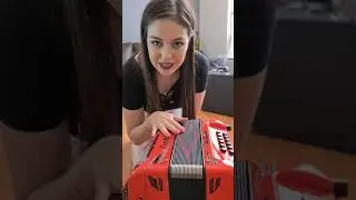 Llegó mi nuevo acordeón! Janeth Valenzuela recibe su acordeón nuevo