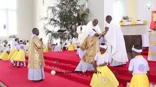 ASKOFU KYANDO AWAVALISHA MAVAZI MASHEMASI WAPYA JIMBO KATOLIKI NJOMBE'