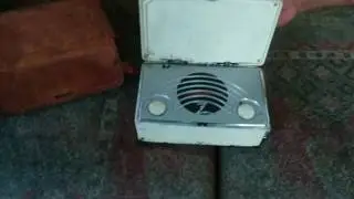 #2. Zenith Poketradio 4k-600 (1941)