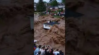 House gets stuck in Massive Flash Flood.