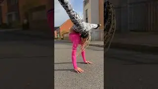 MOST FLEXIBLE PERSON IN THE WORLD DANCE PERFORMANCE! WHAT TIME IS IT WHERE YOU ARE? 🤷&zwj;♀️😱