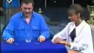 Joaquín Navajas - Monedas a traves de la mesa