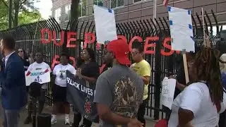 Rally held to demand release of disabled Atlanta barber from ICE custody