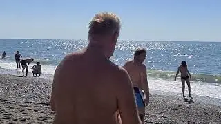#Адлер 35°- на солнце!23°- вода!Пляж"Огонёк" в полдень!Море штормит!