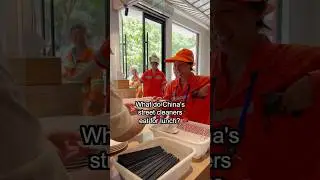 Street Cleaners&lsquo; Lunch in China