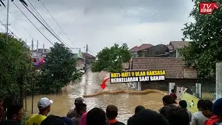 Gempar!! Muncul Ular Raksasa Saat Banjir Bandang Kemarin, Semua Warga Ketakutan...