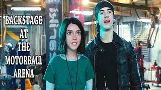 Alita goes backstage at the Motorball Arena [Horizontal Flip]