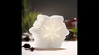 Настоящая восковая светодиодная (LED) свеча в форме объёмной Снежинки (озвучка Ho-Ho!)