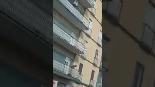 Manfredonia, alberi caduti, calcinacci, ringhiere, incidenti: video maltempo