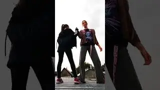 выпустила токо из за вертолёта😁, 