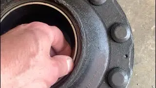 Mack Cruiseliner front hub update