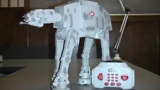 STAR WARS TOYS R US EXCLUSIVE AT AT U COMMAND WITH REMOTE CONTROL VIDEO TOY REVIEW
