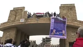 Students return to university in Mosul after IS takeover