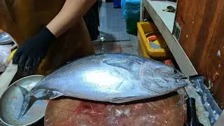 That's how to cut mackerel tuna to small piece ! #fish #fishcutting_skills #fishcutting #seafood