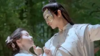 少女從天而降扯壞清冷侯爺的衣襟，本欲倉皇逃竄，不料被侯爺寵到沒邊！💗#攻略冷少主 #ToGetMaster #张峻宁#包上恩 #桃花追剧💕