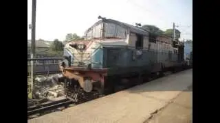OLD ALCO OF INDIAN RAILWAYS Itarsi WDM2 Jumbo 17843 hauling Itarsi - Allahabad passenger .