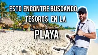 Detectando en la playa buscando tesoros