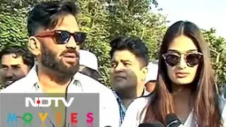 Suniel Shetty, daughter Athiya play cricket for a cause