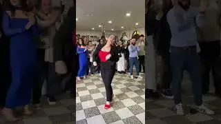 EL SUELO RESPIRA CUANDO BAILA ESTA GITANA 💃🌪️#gitanos #gitanos24h #rumba #gitane #fyp#gypsy