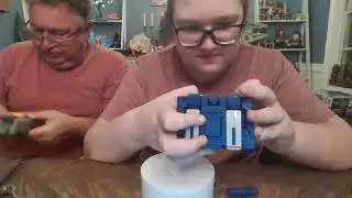 Transformers 40th Anniversary Gen 1 Soundwave Action Figure Review!