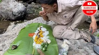The pleasure of eating your own food under the waterfall