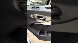 &laquo;Телефон не класть&raquo; &mdash; парень не поверил наклейке в его Ford и решил проверить, почему