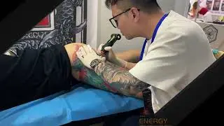 Shanghai Tattoo shou--Watch @xiao tattoo artist create stunning works of art with #bigwasp  needles.