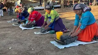 CONCURSO DE MOLER NIXTAMAL EN METATE. FERIA DEL MA&Iacute;Z NIWETSIKA 2025 EL ROBLE NAYARIT.