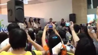 [FANCAM] 130101 SKarf's fansign event @ 100AM Singapore