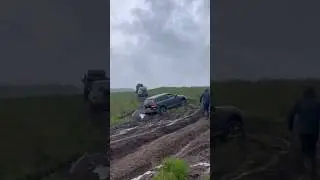 volkswagen touareg gets stuck offroad #offroad #4x4 #fail #4wd