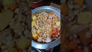 COOK WITH ME/GITHERI//AFRICAN DISH🥰😋😋