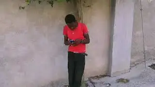 Gade kote peter manke al mouri pou yon t&eacute;lefon😂😂😂