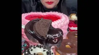 oreo chocolate cake..🤤🩷 #asmreating #mukbang #spiceasmr #chocolateeating #oreo #cakeeating