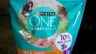 Обзор корма для кошек Purina ONE SMARTBlend Cat Food VoxBox!!