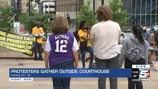 Protesters bring their call for change to Jackson County courthouse