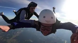 parachutisme et progression  en chute libre  à Besançon avec Cathy Bouette et Anne-Laure Chrétien