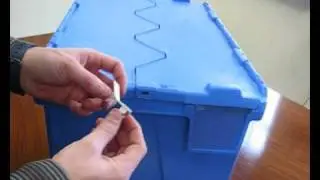 Sealing a Tote Box with Unisto Syntra Security Seals