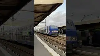 Arriv&eacute;e de la V2N LX/LV 01 avec BB 522307 R, voie 2, en gare de Douai (59)