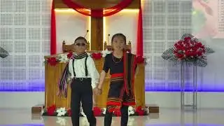 Fashion show by Sunday school students on christmas culture competition