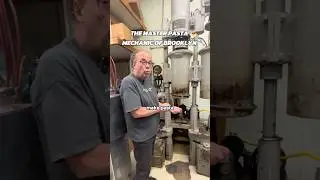 Познакомьтесь с мастером по приготовлению пасты из Нью-Йорка 🍝🔧 #еда #итальянскаякухня #паста #гу...