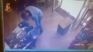 Latina, tenta di rapinare per tre volte lo stesso negozio: arrestato ladro 