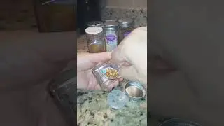 Repurpose Spice Jars for Smart Home Savings #usos #frascos #save #especias #ahorrar