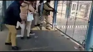 Delhi Police 🚔 try to stop ✋ Protesters by their methods 26th January 2021
