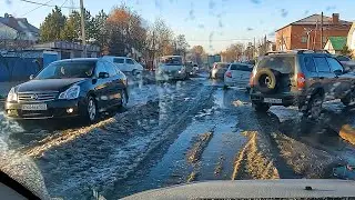 В Самаре на улице Промышленности уже несколько дней течет вода