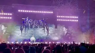 SKZ LA night 1 - CINEMA (Lee Know and Seungmin) Confetti 🎉 🌈