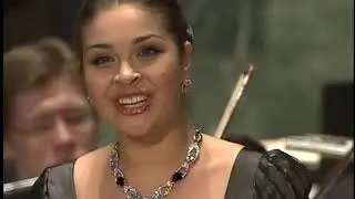 Alina Yarovaya - Il bacio