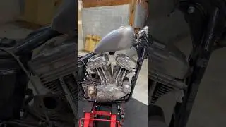 SPORTSTER TANK LIFT?  YES OR NO?  COMMENT BELOW👇
