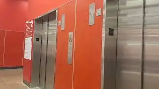 Watching 👀 The Target Elevator 🛗 Going Up In Springfield mall
