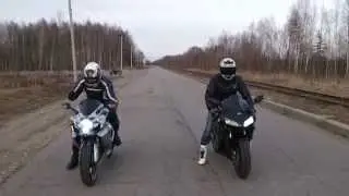 gsx-r 600  vs cbr 600 rr